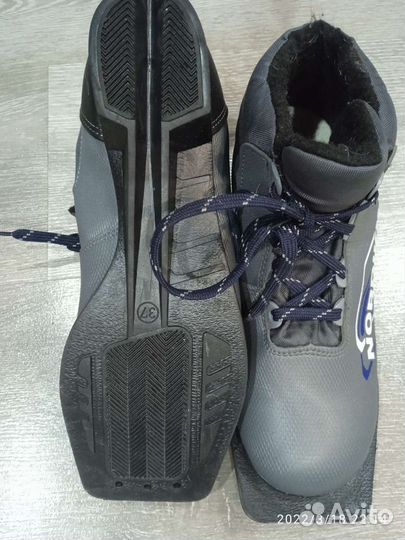 Лыжные ботинки