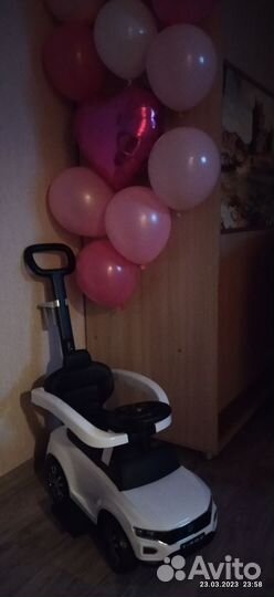 Машинка каталка толокар с ручкой