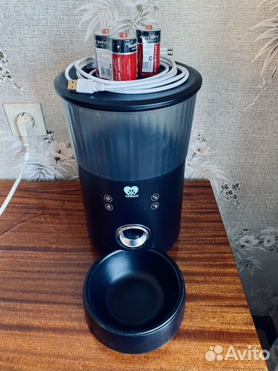 Автоматическая кормушка для животных