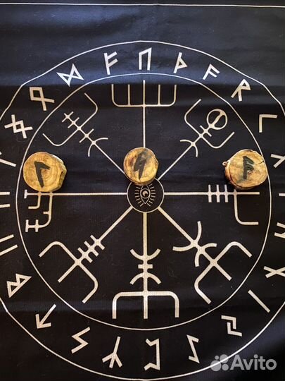 Рунолог, Гадание на рунах