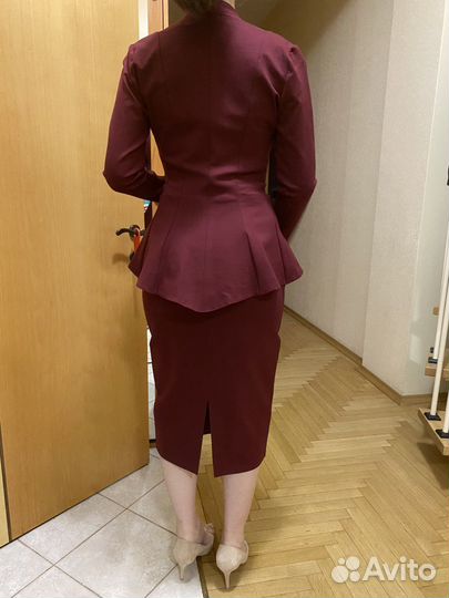 Костюм женский с юбкой