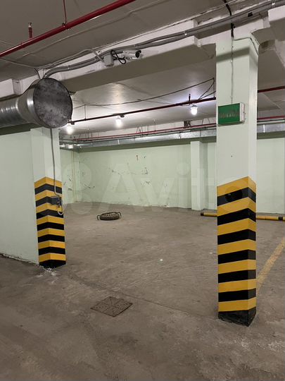 Машиноместо, > 30 м²