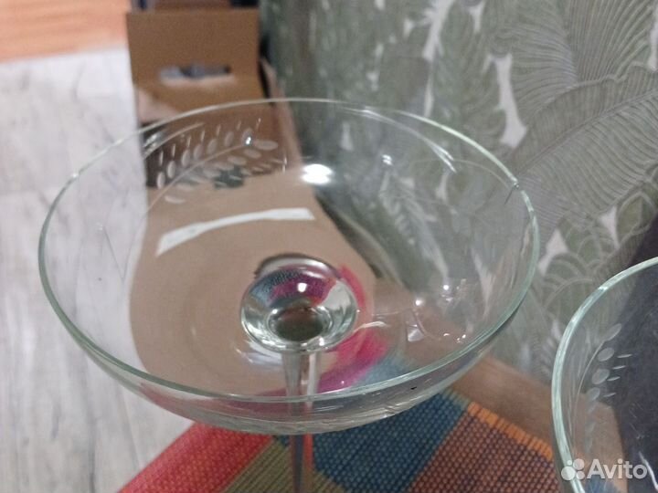 Ваза конфетница на ножке.Диам.15,высота 24см.СССР