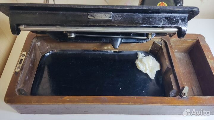 Швейная машинка Зингер