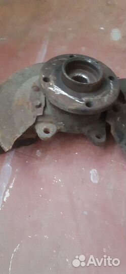 Поворотный кулак /передняя ступица priora