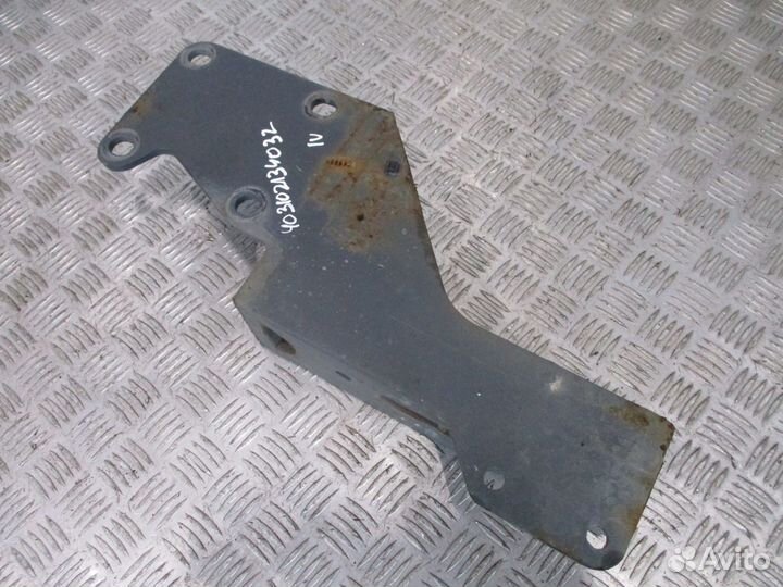 Кронштейн усилителя бампера Iveco 504064424