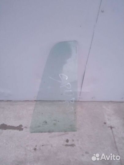 Kia Sportage 2 стекло левой передней двери и право