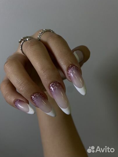 Модель на маникюр для фото портфолио