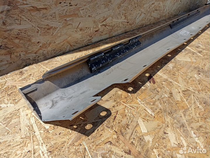 Накладка порога левая Mercedes W211