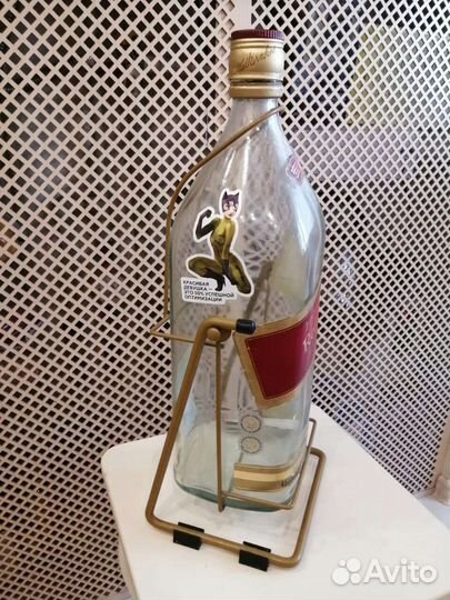 Бутылка на качелях Red label 4,5 л