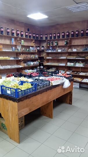 Деревянные полки, стол, торговый прилавок продаю