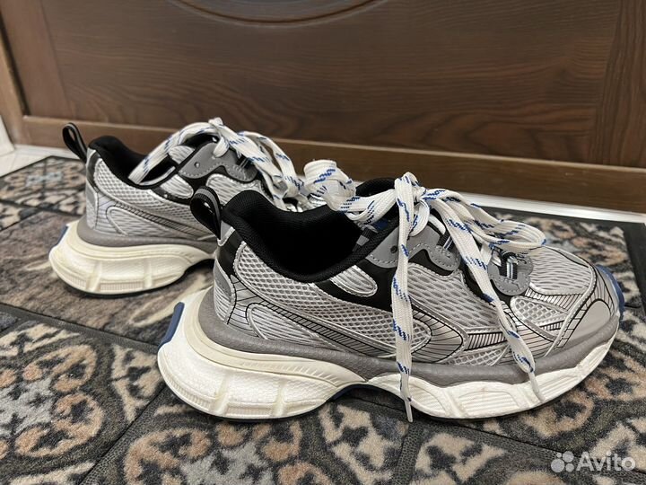 Кроссовки женские