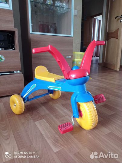 Детский трехколесный велосипед