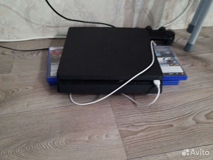 Sony playstation 4 slim