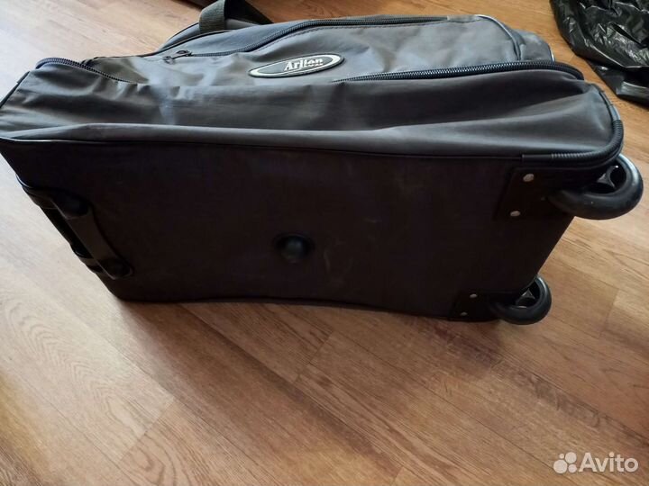 Сумка дорожная на колесах с выдвижной ручкой