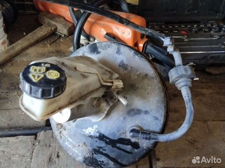 Главный тормозной цилиндр,с вакумником