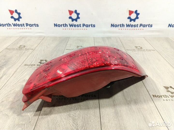 Фонарь наружный задний правый Toyota Auris (E150)