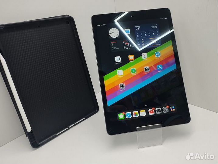 Планшет с SIM-картой Apple iPad (2020) 32Gb Wi-Fi