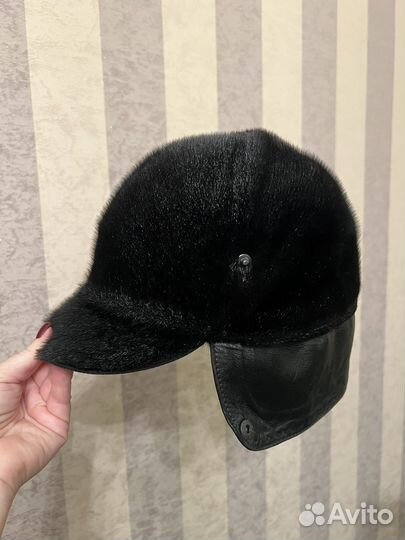 Кепка из натурального меха и кожи