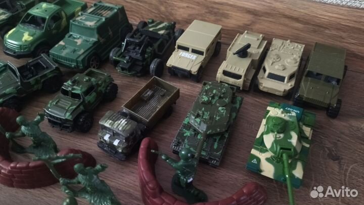 Солдатики, военные машинки