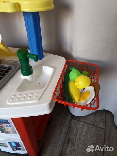 Детская игровая кухня с коробкой