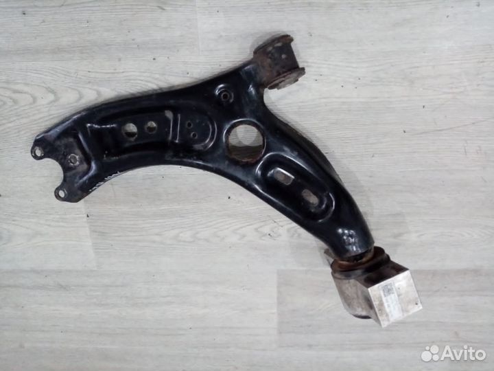 Рычаг передний правый Skoda Yeti