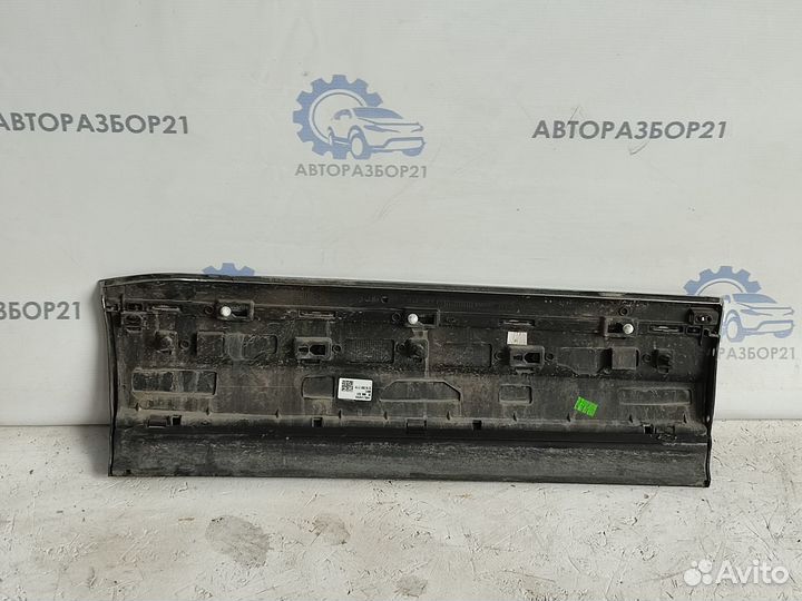 Накладка двери задней левой на Volkswagen Touareg