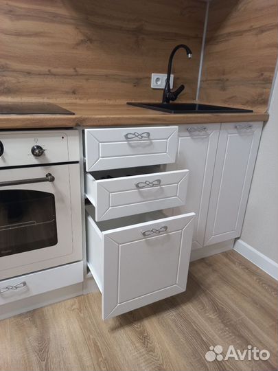 Кухня прямая матовая 2.4 м