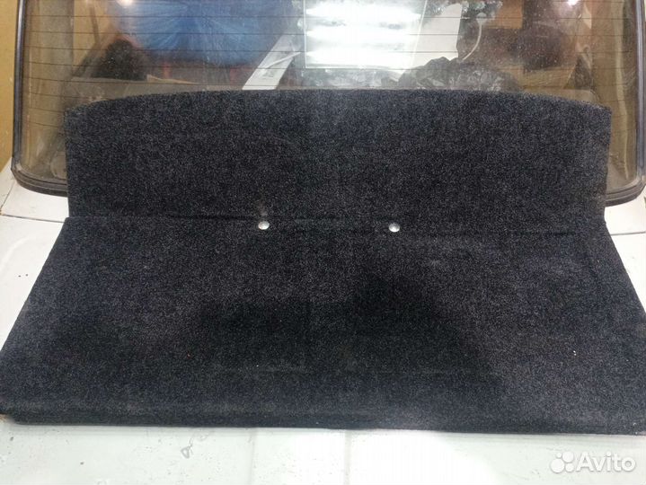 Акустическая полка на гранту лифтбэк