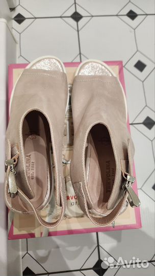 Босоножки новые