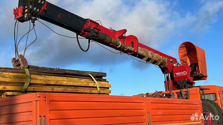 Камаз вездеход. Монипулятор с буровой установкой