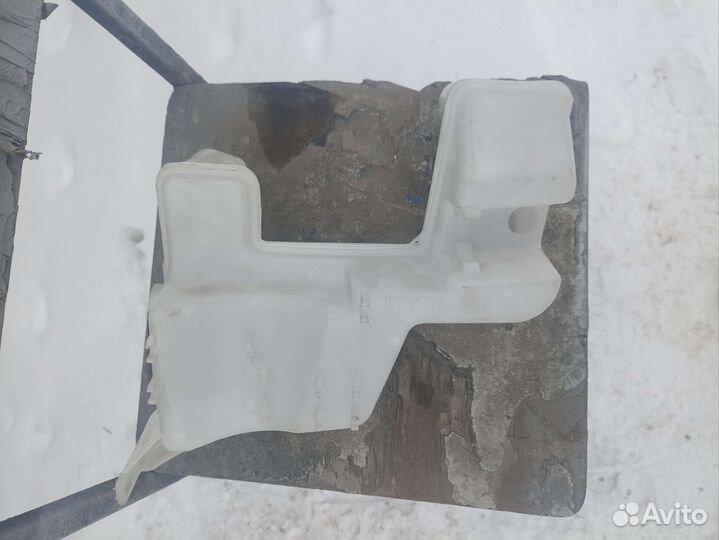 Бачок омывателя лобового стекла Peugeot 308 07-15г