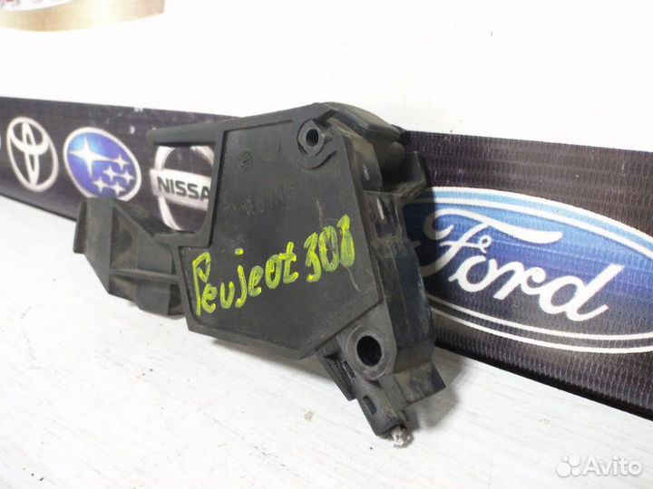 Ручка открывания капота Peugeot 308 2009