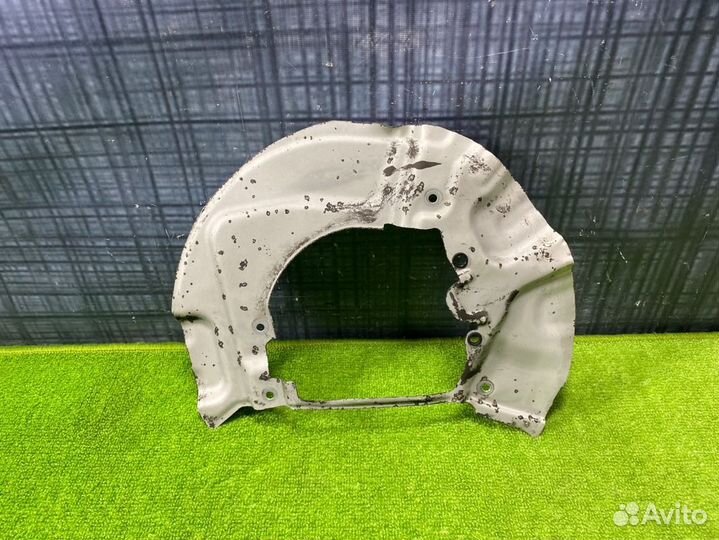 Кожух тормозного диска передний правый Bmw 525I