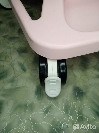 Кушетка космитологическая,тележка космитологическа