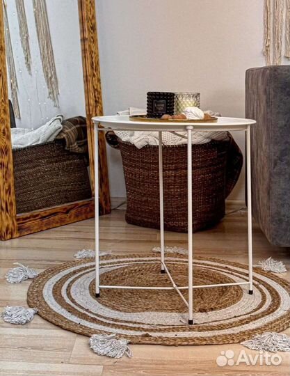 Журнальный столик белый