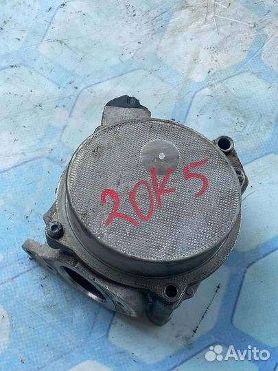 Насос вакуумный 06H145100AB