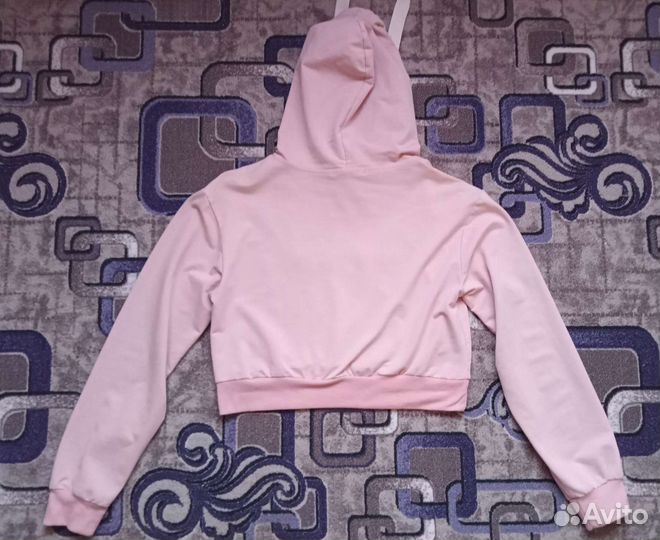 Укороченная толстовка