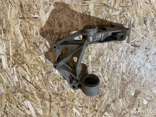 Кронштейн рычага переднего левого Skoda Fabia 2