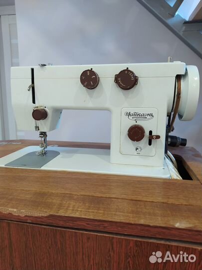 Швейная машинка Чайка 143