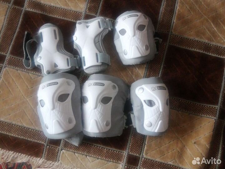 На коленники