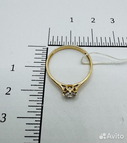 Кольцо с синтетическим камнем Золото