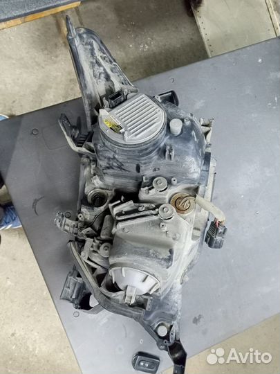 Фары на lexus lx 570 левая и правая