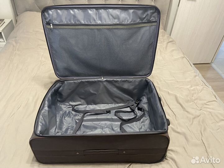 Чемодан на колесах бу m