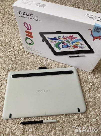 Графический планшет с экраном wacom one