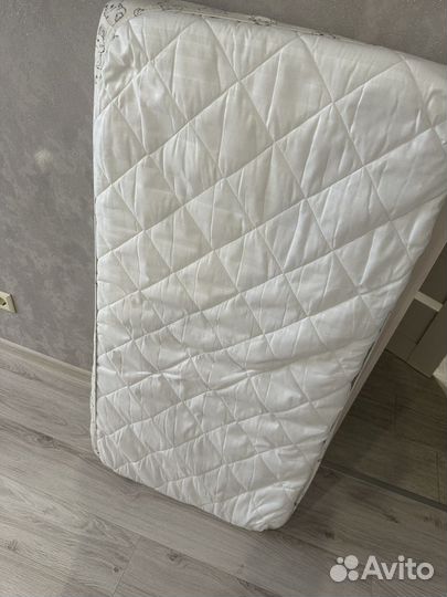 Детская кроватка с маятником и ящиком