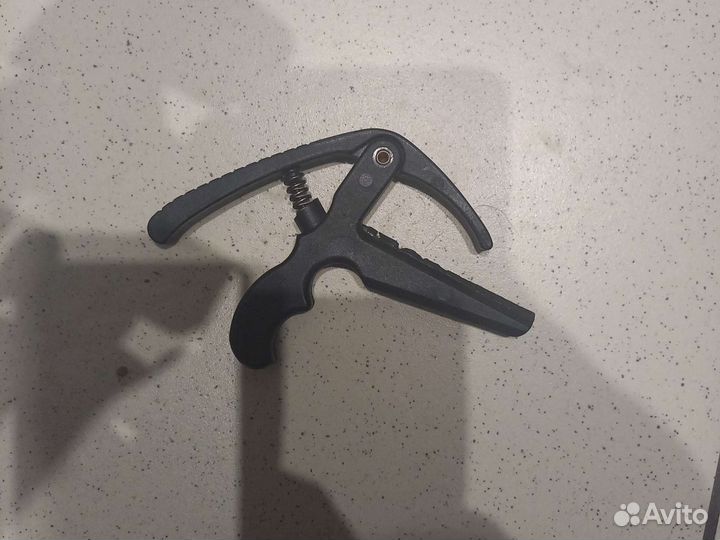 Каподастр для гитары