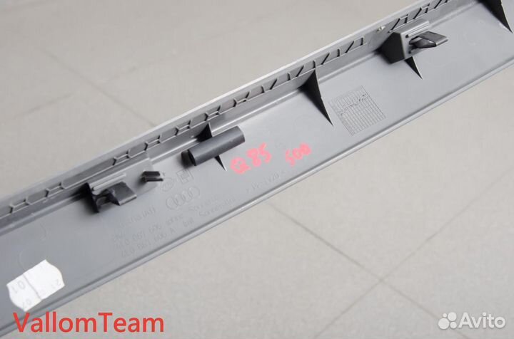 Лот Q85 Обшивка багажника audi Q7