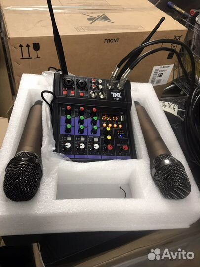 Микшерный пульт с радиомикрофонами