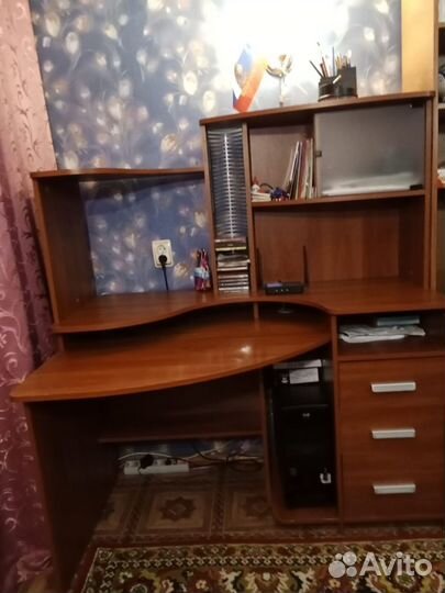 Компьютерный стол угловой с полками бу